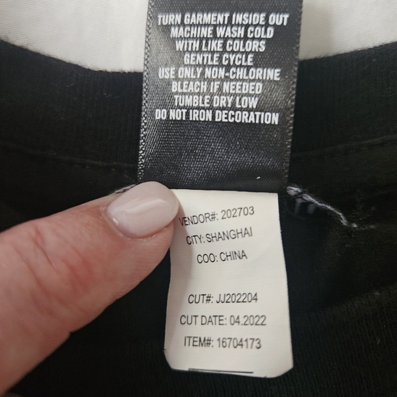 HOT TOPIC Wild Mushrooms Boxy Crop Black T-Shirt | SZ M - Picture 9 of 9